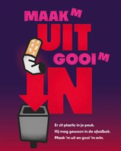 Maak m uit, gooi in. Er zit plastic in je peuk. Hij mag gewoon in de afvalbak. Haal 'm eruit en gooi 'm erin.